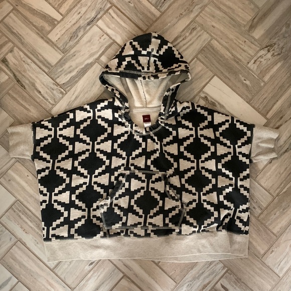 Tea Collection Other - Tea Collection girls Poncho Sweater